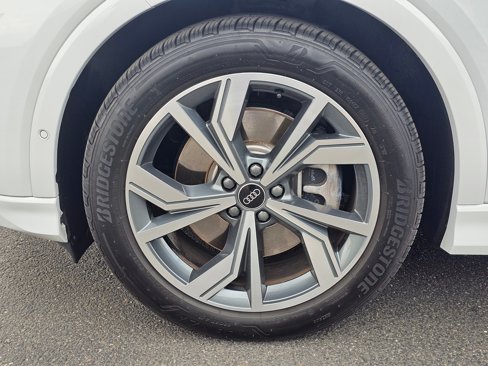 Used 2024 Audi Q4 e-tron Premium Plus image 8