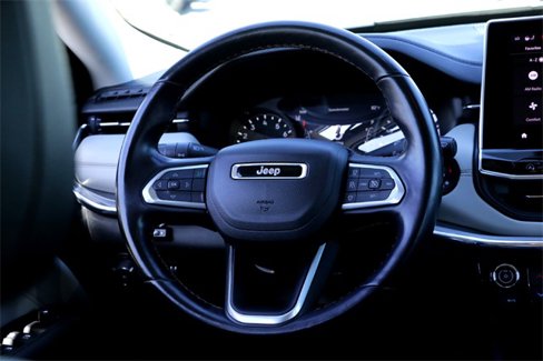 Used 2022 Jeep Compass Limited image 29