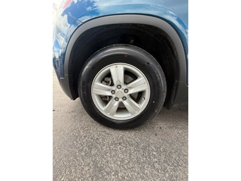 Used 2020 Chevrolet Trax LT w/ LT Convenience Package image 9
