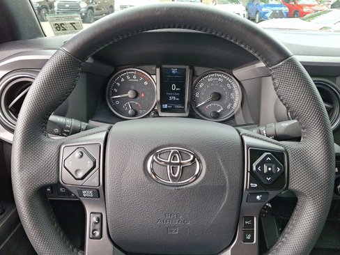 Used 2021 Toyota Tacoma TRD Off-Road image 18