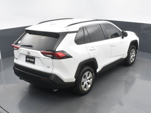 Used 2019 Toyota RAV4 LE image 15