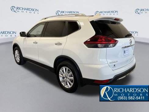 Used 2020 Nissan Rogue SV image 3