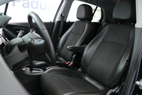 Used 2022 Chevrolet Trax LT w/ LT Convenience Package image 23