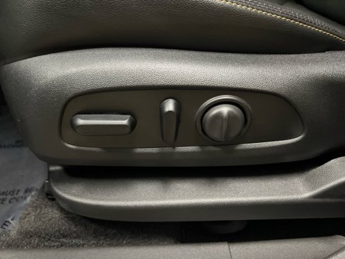 Used 2020 Chevrolet Equinox Premier image 31