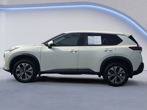 Used 2021 Nissan Rogue SV image 3