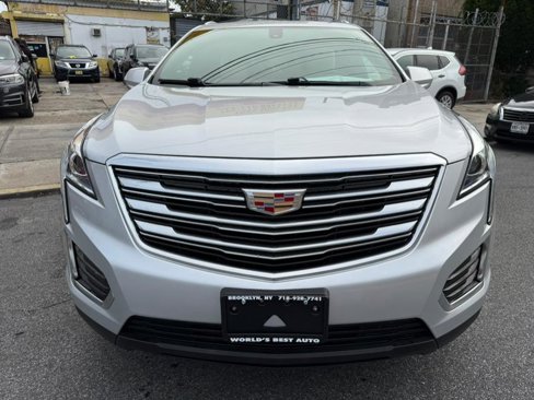 Used 2017 Cadillac XT5 FWD image 2