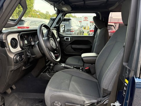 Used 2025 Jeep Wrangler Sport image 10