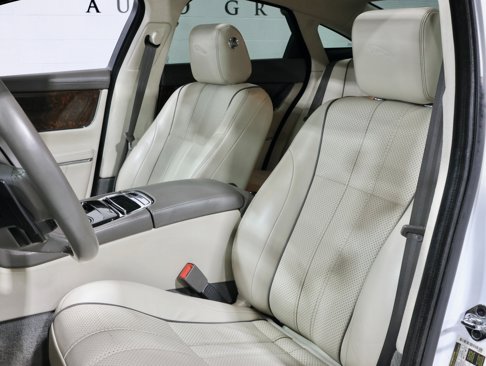 Used 2013 Jaguar XJ image 68