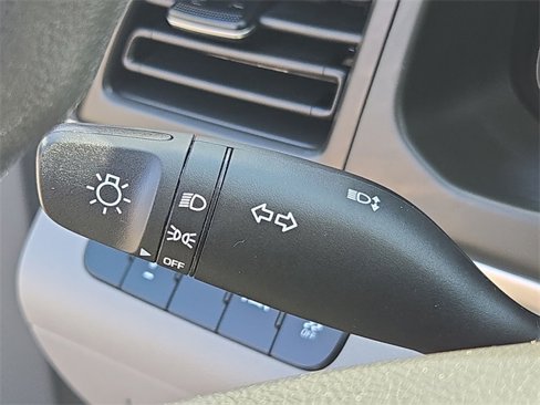 Used 2020 Hyundai Elantra SE image 35