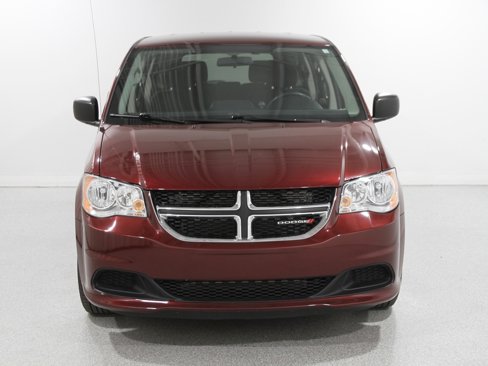 Used 2018 Dodge Grand Caravan SE image 2
