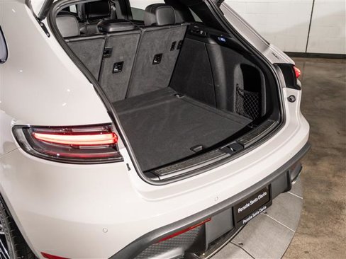 Certified 2024 Porsche Macan S image 31