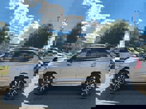 Certified 2025 Volvo XC60 B5 Plus image 1