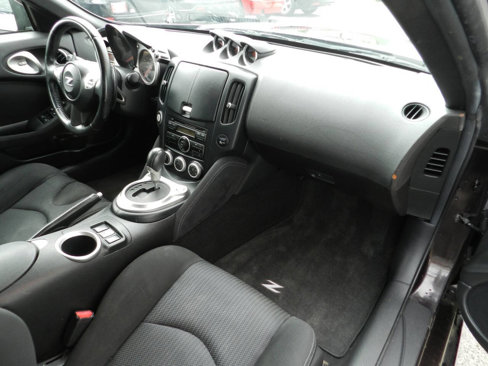 Used 2011 Nissan 370Z Roadster image 11