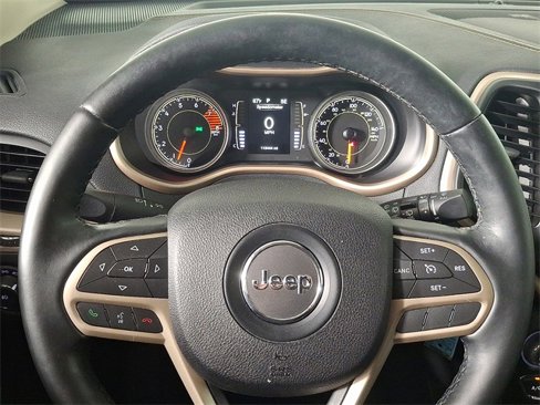Used 2017 Jeep Cherokee Latitude w/ Cold Weather Group image 19