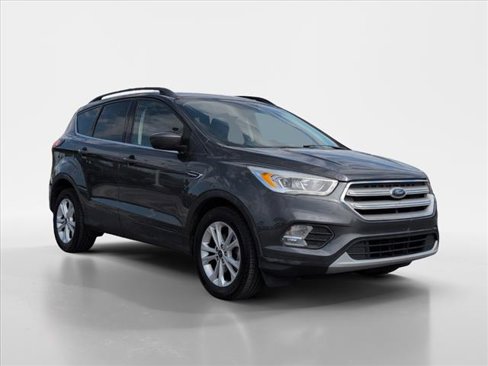 Used 2019 Ford Escape SEL image 2