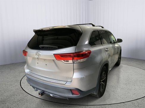 Used 2017 Toyota Highlander LE image 8