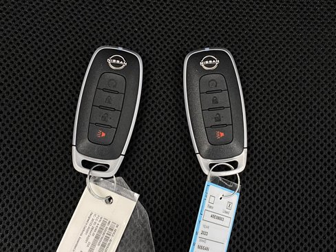 Used 2023 Nissan Kicks SR image 9