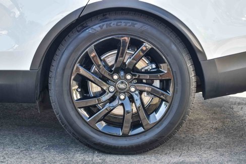 Used 2019 Land Rover Discovery HSE image 13