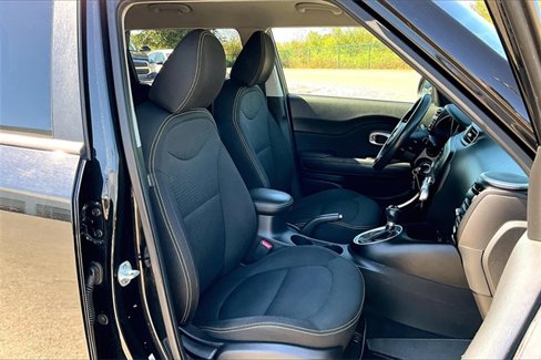 Used 2015 Kia Soul + image 7