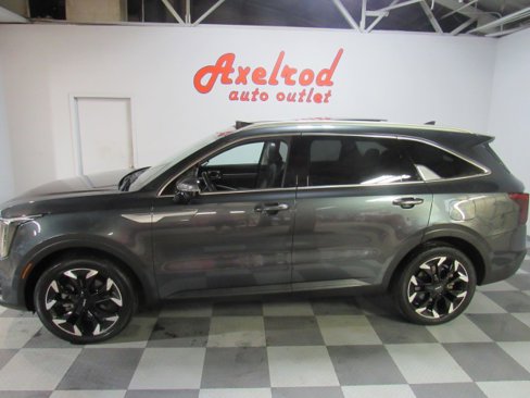 Used 2024 Kia Sorento EX w/ Panoramic Sunroof Package image 2