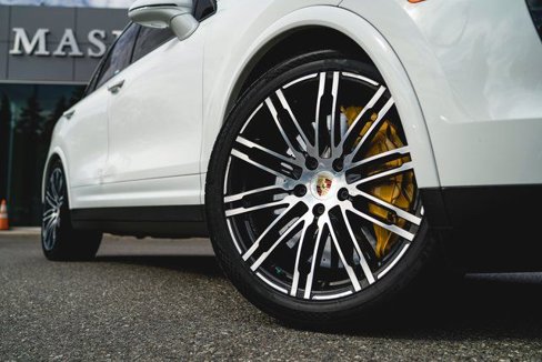 Used 2016 Porsche Cayenne Turbo image 8
