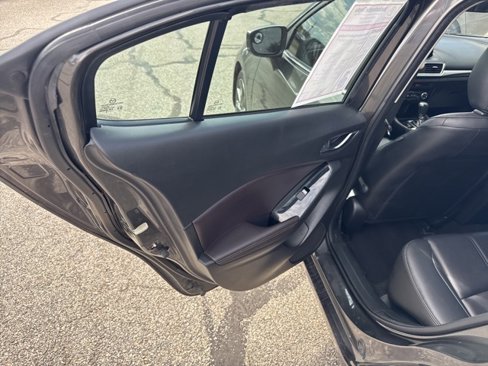 Used 2018 MAZDA MAZDA3 Touring image 11