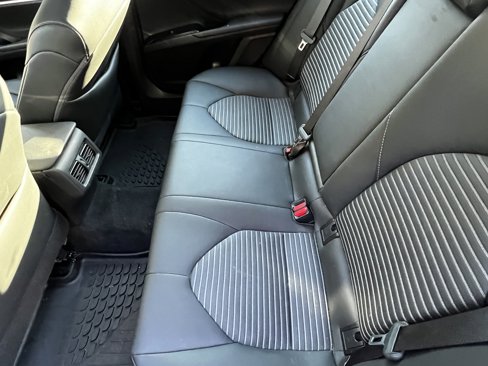 Used 2018 Toyota Camry SE image 31