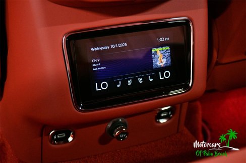 Used 2022 Bentley Bentayga image 43