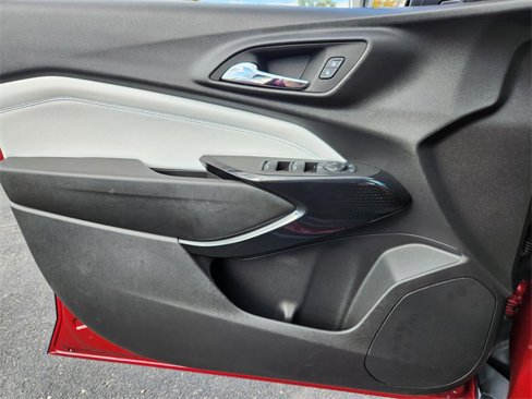 Used 2025 Chevrolet Trax LT w/ Driver Confidence Package image 6