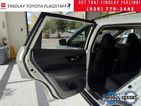 Used 2017 Nissan Rogue SV image 8