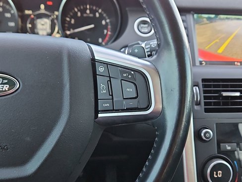 Used 2017 Land Rover Discovery Sport SE image 18