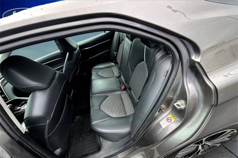 Used 2018 Toyota Camry SE image 26