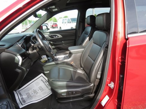 Used 2022 Chevrolet Traverse LT w/ LT Premium Package image 14