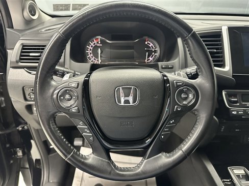 Used 2016 Honda Pilot Touring image 23