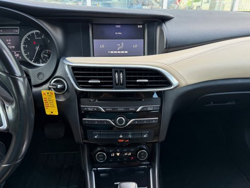 Used 2017 INFINITI QX30 Premium image 21