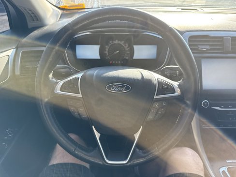 Used 2014 Ford Fusion SE w/ Equipment Group 202A image 12