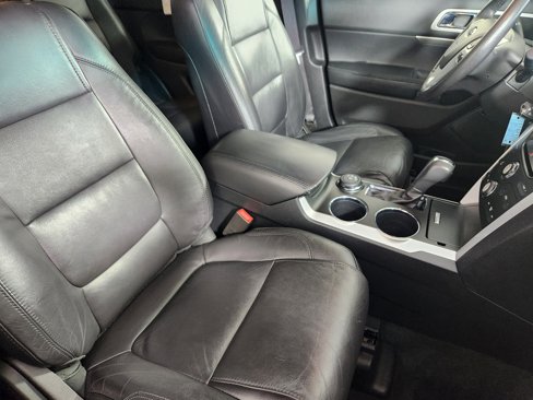 Used 2014 Ford Explorer XLT w/ Equipment Group 202A image 17