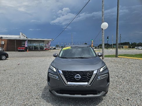 Used 2023 Nissan Rogue SV image 3