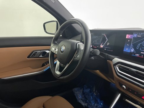 Used 2023 BMW 330i Sedan w/ Premium Package image 10