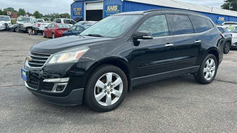 Used 2017 Chevrolet Traverse LT w/ Style and Technology Package image 2
