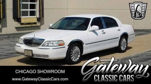 Used 2003 Lincoln Town Car Executive image 1