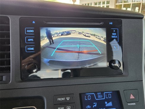 Used 2015 Toyota Sienna LE image 17