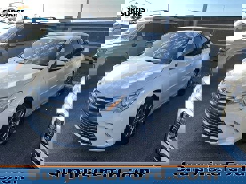 Used 2016 Toyota Camry image 1