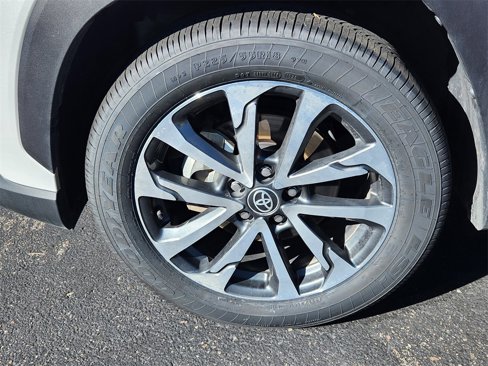 Used 2022 Toyota Corolla Cross XLE image 20