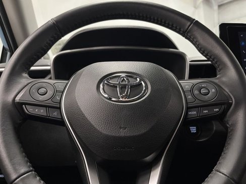 Used 2024 Toyota Corolla Cross XLE w/ Convenience Package image 18