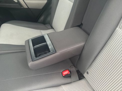 Used 2015 Toyota RAV4 LE image 33