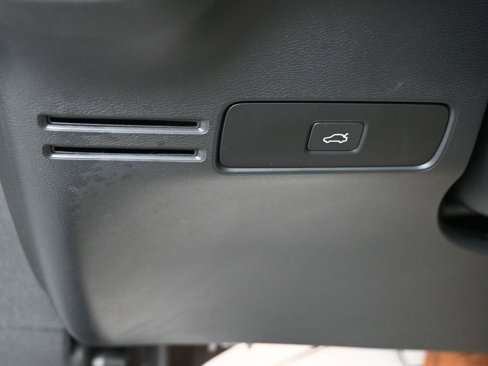 Certified 2023 Volvo XC40 Recharge Ultimate image 15
