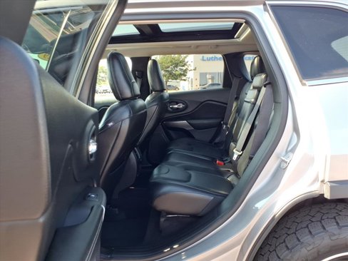 Used 2019 Jeep Cherokee Limited w/ Luxury Group image 7