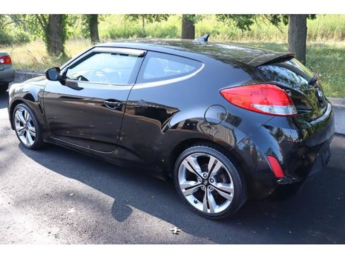 Used 2013 Hyundai Veloster w/ Tech Pkg image 5