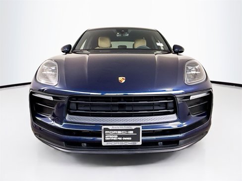 Certified 2022 Porsche Macan image 6